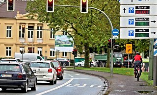 Der erste konkrete Schritt zur Verkehrswende - so bezeichnete Oberbürgermeister Pit Clausen die neue Park-Strategie. - Sarah Jonek Der erste konkrete Schritt zur Verkehrswende - so bezeichnete Oberbürgermeister Pit Clausen die neue Park-Strategie. - Sarah Jonek