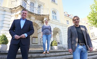 Stellen das Konjunkturpaket der Herforder SPD vor: Bürgermeister Tim Kähler (v.l.), Wahlkampfmanagerin Elisa Krauch und Stadtverbandsvorsitzender Thomas Besler. - Christina Römer Stellen das Konjunkturpaket der Herforder SPD vor: Bürgermeister Tim Kähler (v.l.), Wahlkampfmanagerin Elisa Krauch und Stadtverbandsvorsitzender Thomas Besler. - Christina Römer