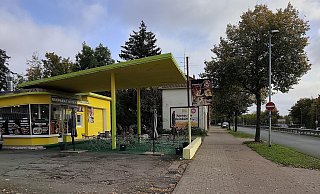 An diesem Imbiss ist ein 23-jähriger Mindener am späten Mittwochabend mit einem Messer angegriffen und lebensgefährlich verletzt worden. - Neue Westfälische An diesem Imbiss ist ein 23-jähriger Mindener am späten Mittwochabend mit einem Messer angegriffen und lebensgefährlich verletzt worden. - Neue Westfälische