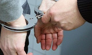 Der renitente 17-Jährige wurde nach seinem Ausraster von mehreren Beamten gefesselt und zur Polizeiwache gebracht. - Symbolfoto: Pixabay Creative Commons Der renitente 17-Jährige wurde nach seinem Ausraster von mehreren Beamten gefesselt und zur Polizeiwache gebracht. - Symbolfoto: Pixabay Creative Commons