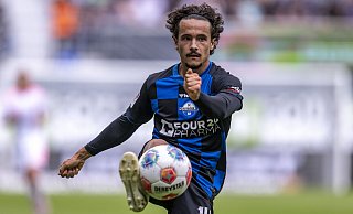 Mika Baur in Aktion: Der 21-Jährige glänzt beim SC Paderborn seit dem Sommer mit neuem Selbstbewusstsein. - picture alliance/dpa Mika Baur in Aktion: Der 21-Jährige glänzt beim SC Paderborn seit dem Sommer mit neuem Selbstbewusstsein. - picture alliance/dpa