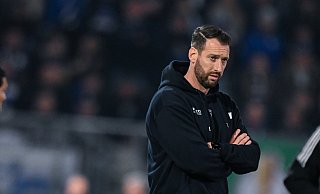 Arminia-Trainer Mitch Kniat musste sich von seinem Kollegen Olaf Janßen heftige Vorwürfe gefallen lassen. - Teresa Kroeger Arminia-Trainer Mitch Kniat musste sich von seinem Kollegen Olaf Janßen heftige Vorwürfe gefallen lassen. - Teresa Kroeger
