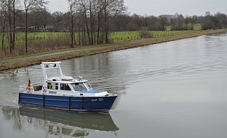 Das Polizeiboot während der Suche auf dem Mittellandkanal. - Stefanie Dullweber Das Polizeiboot während der Suche auf dem Mittellandkanal. - Stefanie Dullweber