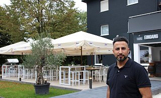 Mediterranes Flair an der Beckumer Straße: Edem Özden hat das Objekt inklusive Hotel Am Stadion 2019 übernommen und nach und nach durchrenoviert. - Ivonne Michel Mediterranes Flair an der Beckumer Straße: Edem Özden hat das Objekt inklusive Hotel Am Stadion 2019 übernommen und nach und nach durchrenoviert. - Ivonne Michel