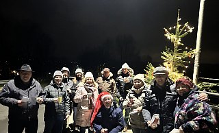 Zahlreiche Rehmer treffen sich einmal wöchentlich am Brückenbaum. - Nicole Sielermann Zahlreiche Rehmer treffen sich einmal wöchentlich am Brückenbaum. - Nicole Sielermann