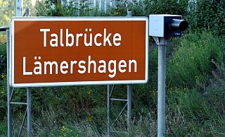Der Blitzer auf der Autobahn 2 am Bielefelder Berg ist deutschlandweit bekannt, weil er sehr einträglich ist. - Christian Weische (Archiv) Der Blitzer auf der Autobahn 2 am Bielefelder Berg ist deutschlandweit bekannt, weil er sehr einträglich ist. - Christian Weische (Archiv)