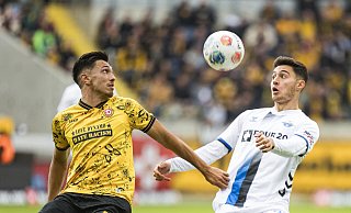 Paderborns Angreifer Stefano Marino (rechts) kam erst in der Schlussphase ins Spiel. Hier gewinnt er ein Kopfballduell gegen Dresdens Claudio Kammerknecht. - picture alliance / Foto Huebner Paderborns Angreifer Stefano Marino (rechts) kam erst in der Schlussphase ins Spiel. Hier gewinnt er ein Kopfballduell gegen Dresdens Claudio Kammerknecht. - picture alliance / Foto Huebner