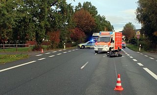 Die Fahrerin des Motorrades wurde bei dem Unfall schwer verletzt. - Polizei Minden-Lübbecke Die Fahrerin des Motorrades wurde bei dem Unfall schwer verletzt. - Polizei Minden-Lübbecke