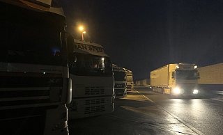 Zu wenige Lkw-Stellplätze an den Autobahnen im Kreis Paderborn. Hier der Parkplatz Hövelsenne in Hövelhof. - Jens Reddeker Zu wenige Lkw-Stellplätze an den Autobahnen im Kreis Paderborn. Hier der Parkplatz Hövelsenne in Hövelhof. - Jens Reddeker