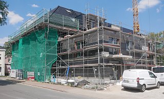 Voraussichtlich im Herbst wird der dreistöckige Gebäudekomplex auf dem Grundstück der ehemaligen Gaststätte Oberließ an der Detmolder Straße fertig gestellt sein. - Klaus Karenfeld Voraussichtlich im Herbst wird der dreistöckige Gebäudekomplex auf dem Grundstück der ehemaligen Gaststätte Oberließ an der Detmolder Straße fertig gestellt sein. - Klaus Karenfeld
