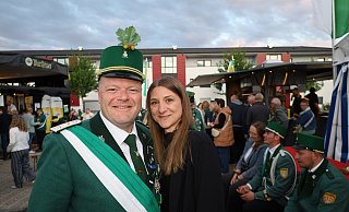 André Sprenger und Sarah Ziebarth regieren in Delbrück. Die Proklamation der Majestäten findet am Schützenfestsamstag vor dem neuen Rathaus statt. - Regina Brucksch André Sprenger und Sarah Ziebarth regieren in Delbrück. Die Proklamation der Majestäten findet am Schützenfestsamstag vor dem neuen Rathaus statt. - Regina Brucksch