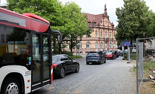 In Stoßzeiten staut sich der Verkehr in der Ausfahrt Münsterkirchplatz einerseits und in der Arndtstraße andererseits - Frank-Michael Kiel-Steinkamp In Stoßzeiten staut sich der Verkehr in der Ausfahrt Münsterkirchplatz einerseits und in der Arndtstraße andererseits - Frank-Michael Kiel-Steinkamp