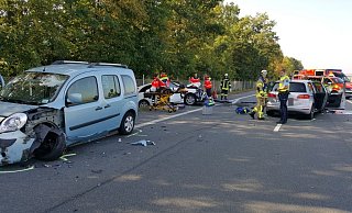 An dem Unfall in Höhe der Warburger Benteler-Werke waren drei Autos beteiligt. - Dieter Scholz An dem Unfall in Höhe der Warburger Benteler-Werke waren drei Autos beteiligt. - Dieter Scholz