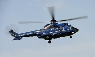 Gleich zwei Hubschrauber der Bundespolizei haben vergangene Woche nachts für Aufsehen bei den Bielefeldern gesorgt. - picture alliance / Frank May Gleich zwei Hubschrauber der Bundespolizei haben vergangene Woche nachts für Aufsehen bei den Bielefeldern gesorgt. - picture alliance / Frank May
