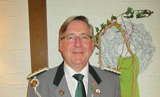 Schützenoberst Karl-Heinz Neu gab den Entschluss bekannt. - Schützenverein Schützenoberst Karl-Heinz Neu gab den Entschluss bekannt. - Schützenverein