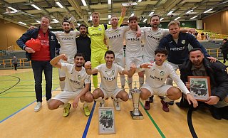 Der FC Gütersloh setzte sich im Finale gegen den SV Avenwedde durch und feierte den Sieg bei den Gütersloher Hallen-Stadtmeisterschaften 2025. - sport/presse/foto Jens Dünhölter Der FC Gütersloh setzte sich im Finale gegen den SV Avenwedde durch und feierte den Sieg bei den Gütersloher Hallen-Stadtmeisterschaften 2025. - sport/presse/foto Jens Dünhölter