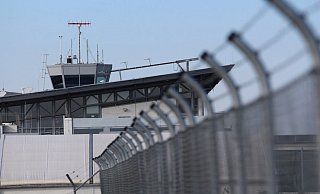 Um die Sanierung des Padeborner Flughafens gibt es jetzt heftigen Streit. - Jens Reddeker Um die Sanierung des Padeborner Flughafens gibt es jetzt heftigen Streit. - Jens Reddeker