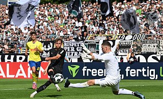 Robin Hack trifft für Gladbach. - Carmen Jaspersen/dpa Robin Hack trifft für Gladbach. - Carmen Jaspersen/dpa