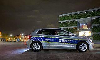 Einem Jugendlichen werden im Vorbeilaufen Drogen angeboten. - Mike-Dennis Müller / www.mdm.photo Einem Jugendlichen werden im Vorbeilaufen Drogen angeboten. - Mike-Dennis Müller / www.mdm.photo