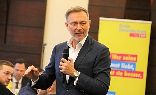 Im Hotel Arosa in Paderborn beschreibt der FDP-Bundesvorsitzende Christian Lindner, wie er seine Partei wieder in den Bundestag bringen will. - Rajkumar Mukherjee Im Hotel Arosa in Paderborn beschreibt der FDP-Bundesvorsitzende Christian Lindner, wie er seine Partei wieder in den Bundestag bringen will. - Rajkumar Mukherjee