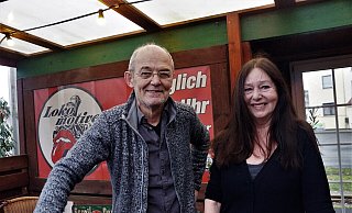 Dietrich (Dixi) und Lore Ellerbrock stehen seit 45 Jahren hinter der Theke der traditionellen Bahnhofskneipe. - Marion Bulla Dietrich (Dixi) und Lore Ellerbrock stehen seit 45 Jahren hinter der Theke der traditionellen Bahnhofskneipe. - Marion Bulla