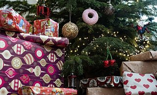 Viele Menschen finanzieren ihre Weihnachtseinkäufe über Kredite. - Swen Pförtner/dpa/dpa-tmn Viele Menschen finanzieren ihre Weihnachtseinkäufe über Kredite. - Swen Pförtner/dpa/dpa-tmn