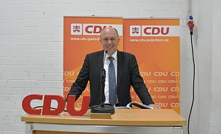 Christoph Rüther wird mit 220 Stimmen und damit mit einer Mehrheit von 96,9 Prozent zum Landratskandidaten der CDU ernannt. - Julia Stratmann Christoph Rüther wird mit 220 Stimmen und damit mit einer Mehrheit von 96,9 Prozent zum Landratskandidaten der CDU ernannt. - Julia Stratmann