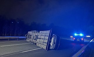 Die Autobahn A2 war für mehrere Stunden in Fahrtrichtung Dortmund zwischen den Anschlussstellen Bielefeld-Ost und Bielefeld-Süd nach einem Unfall gesperrt. - Paul Brinkmann Die Autobahn A2 war für mehrere Stunden in Fahrtrichtung Dortmund zwischen den Anschlussstellen Bielefeld-Ost und Bielefeld-Süd nach einem Unfall gesperrt. - Paul Brinkmann
