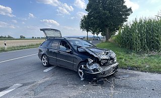 Der Mercedes des 37-Jährigen aus Minden wurde bei dem Zusammenstoß schwer beschädigt. MT-Foto: - Janina Pietruschka Der Mercedes des 37-Jährigen aus Minden wurde bei dem Zusammenstoß schwer beschädigt. MT-Foto: - Janina Pietruschka