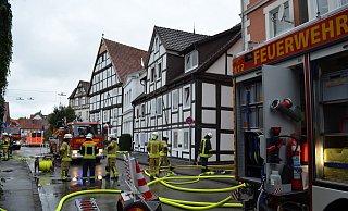 Großeinsatz der Feuerwehr beim Wohnhausbrand in der Warburger Altstadt. - Nicole Niemann Großeinsatz der Feuerwehr beim Wohnhausbrand in der Warburger Altstadt. - Nicole Niemann
