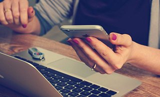 Hunderte SMS, zahllose Mails und WhatsApp-Nachrichten in kürzester Zeit.Angelika M. beendet die Beziehung zu ihrem Freund, doch der stellt ihr nach. - Pixabay (Symbolbild) Hunderte SMS, zahllose Mails und WhatsApp-Nachrichten in kürzester Zeit.Angelika M. beendet die Beziehung zu ihrem Freund, doch der stellt ihr nach. - Pixabay (Symbolbild)