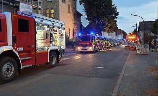 Poststraße: Zum Zeitpunkt des Brandes befanden sich 23 Personen in der Flüchtlingsunterkunft. - Feuerwehr Bad Wünnenberg Poststraße: Zum Zeitpunkt des Brandes befanden sich 23 Personen in der Flüchtlingsunterkunft. - Feuerwehr Bad Wünnenberg