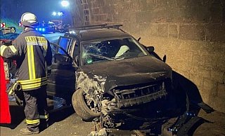 Ein tragischer Einsatz ereignete sich gleich zu Beginn des Jahres: Ein 23-jähriger starb bei schwerem Verkehrsunfall auf der B 64 bei Ottbergen. - Feuerwehr Höxter Ein tragischer Einsatz ereignete sich gleich zu Beginn des Jahres: Ein 23-jähriger starb bei schwerem Verkehrsunfall auf der B 64 bei Ottbergen. - Feuerwehr Höxter