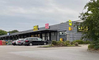 Der Wez-Getränkemarkt an der Stiftsallee in Minden, wurde zum Tatort eines bewaffneten Überfalls am Freitagabend. - Jan Henning Rogge Der Wez-Getränkemarkt an der Stiftsallee in Minden, wurde zum Tatort eines bewaffneten Überfalls am Freitagabend. - Jan Henning Rogge
