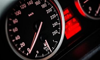 Ein junger Autofahrer aus Bad Oeynhausen hat sich über ein nächtliches Überholmanöver geärgert. - Pixabay (Symbolbild) Ein junger Autofahrer aus Bad Oeynhausen hat sich über ein nächtliches Überholmanöver geärgert. - Pixabay (Symbolbild)