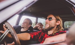 Rockig geht es auf der Bühne im Life House mit der Band "Alien Fox" zu. - Alien Fox Rockig geht es auf der Bühne im Life House mit der Band "Alien Fox" zu. - Alien Fox