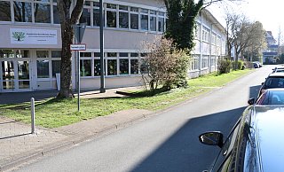In der Paderborner Stresemannstraße soll Elterntaxis das Einfahren morgens verboten sein. - Holger Kosbab In der Paderborner Stresemannstraße soll Elterntaxis das Einfahren morgens verboten sein. - Holger Kosbab