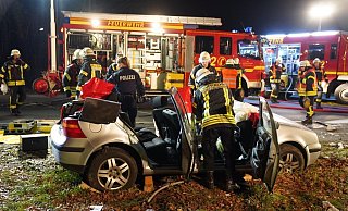 Die Einsatzkräfte nahmen das Dach ab. - Christian Mathiesen Die Einsatzkräfte nahmen das Dach ab. - Christian Mathiesen