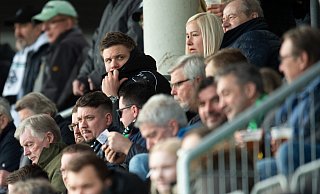 Wird beim SV Rödinghausen gespielt? Wenn ja mit oder ohne Zuschauern? Geschäftsführer Alexander Müller werde dazu mit dem Gesundheitsamt Herford sprechen. - Noah Wedel Wird beim SV Rödinghausen gespielt? Wenn ja mit oder ohne Zuschauern? Geschäftsführer Alexander Müller werde dazu mit dem Gesundheitsamt Herford sprechen. - Noah Wedel