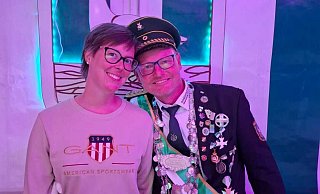 Klaus Bertelsmeier und Lea Vossebürger freuen sich als Königspaar aufs Schützenfest in Holsen-Schwelle-Winkhausen. - Schützen Holsen-Schwelle-Winkhausen Klaus Bertelsmeier und Lea Vossebürger freuen sich als Königspaar aufs Schützenfest in Holsen-Schwelle-Winkhausen. - Schützen Holsen-Schwelle-Winkhausen