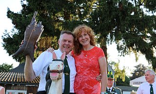 Das neue Schützenkönigspaar Reinhard und Regina Korfmacher. - Schützebruderschaft St. Hubertus Sande Das neue Schützenkönigspaar Reinhard und Regina Korfmacher. - Schützebruderschaft St. Hubertus Sande