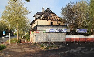 Ein Feuer hat den Dachstuhl des Gebäudes an der Weserstraße völlig zerstört. - Heidi Froreich Ein Feuer hat den Dachstuhl des Gebäudes an der Weserstraße völlig zerstört. - Heidi Froreich