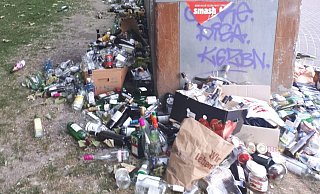 Dieses Foto entstand am Mittwochnachmittag auf der Große-Kurfürsten-Straße, unterhalb des OWD. Der Müllberg wird seit Tagen größer. - Ingo Kalischek Dieses Foto entstand am Mittwochnachmittag auf der Große-Kurfürsten-Straße, unterhalb des OWD. Der Müllberg wird seit Tagen größer. - Ingo Kalischek