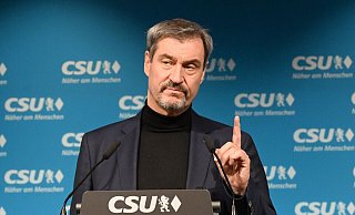 Das Deutschlandticket ist für Markus Söder auf Dauer nicht mehr finanzierbar. (Archivbild) - Felix Hörhager/dpa Das Deutschlandticket ist für Markus Söder auf Dauer nicht mehr finanzierbar. (Archivbild) - Felix Hörhager/dpa