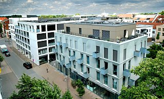 Seit 2021 ist das Kaiserquartier in der Gütersloher Innenstadt ein urbaner Treffpunkt mit einem Mix aus Wohnen, Arbeiten und Gastronomie. Jetzt steht es vor Veränderungen. - Andreas Frücht Seit 2021 ist das Kaiserquartier in der Gütersloher Innenstadt ein urbaner Treffpunkt mit einem Mix aus Wohnen, Arbeiten und Gastronomie. Jetzt steht es vor Veränderungen. - Andreas Frücht