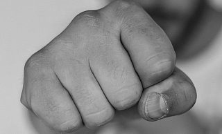 Prügelei zwischen Kunde und Mitarbeiter. - Symbolfoto: pixabay / Creative Commons Prügelei zwischen Kunde und Mitarbeiter. - Symbolfoto: pixabay / Creative Commons