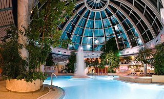 In der Westfalen-Therme sollen alle Bad Lippspringer zum günstigen Eintrittspreis schwimmen gehen können. - Westfalen-Therme In der Westfalen-Therme sollen alle Bad Lippspringer zum günstigen Eintrittspreis schwimmen gehen können. - Westfalen-Therme
