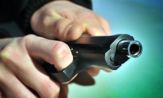 Bei der Waffe, die bei dem Überfall genutzt wurde, handelt es sich um eine Spielzeugpistole. - Symbolfoto: Andreas Frücht Bei der Waffe, die bei dem Überfall genutzt wurde, handelt es sich um eine Spielzeugpistole. - Symbolfoto: Andreas Frücht