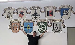Die Vorsitzende der Vereinsgemeinschaft Yvonne Otto weiß, wie unverzichtbar die Bürgerhalle für das Vereinsleben in Haarbrück ist. - Burkhard Battran Die Vorsitzende der Vereinsgemeinschaft Yvonne Otto weiß, wie unverzichtbar die Bürgerhalle für das Vereinsleben in Haarbrück ist. - Burkhard Battran