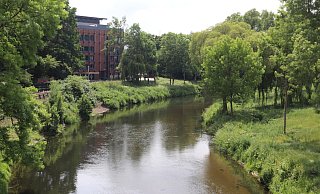 Hinter der Werretalhalle könnte im kommenden Jahr die Fußgängerbrückek gebaut werden. - Dirk Windmöller Hinter der Werretalhalle könnte im kommenden Jahr die Fußgängerbrückek gebaut werden. - Dirk Windmöller